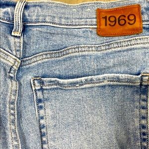 Gap Jeans 1969 Cigarette straight leg style size 6